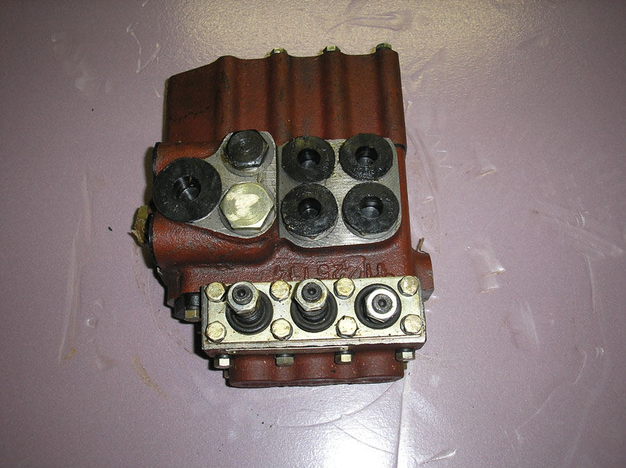 R80-34222-hydralic-distributor-valve--$355.84